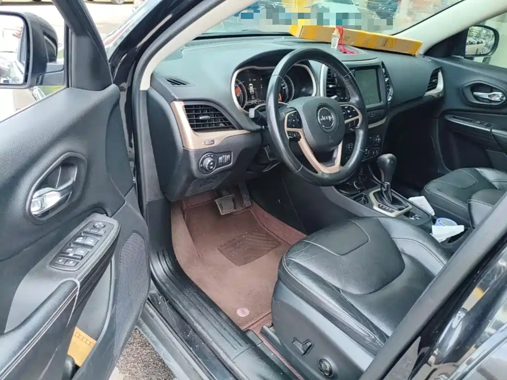 Jeep Cherokee — миниатюра 21