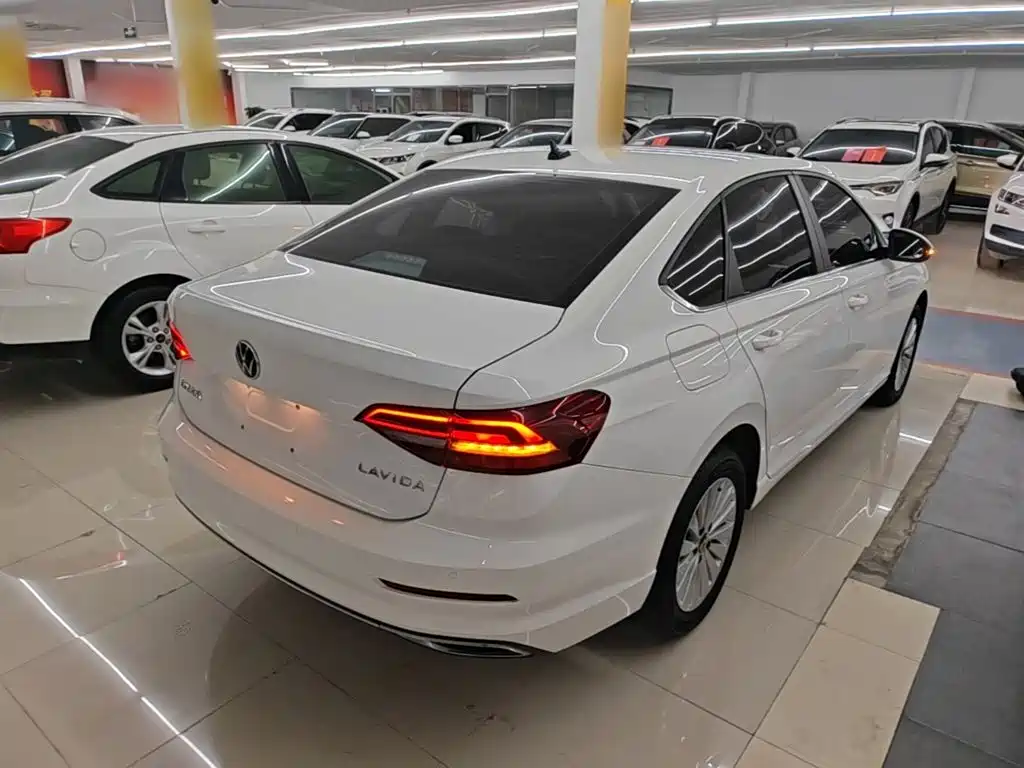 Volkswagen Lavida — миниатюра 7