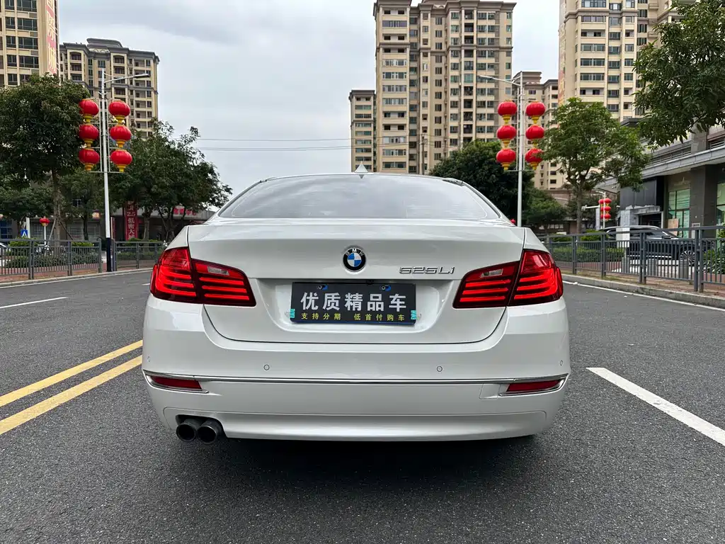 BMW 5 Series — миниатюра 7