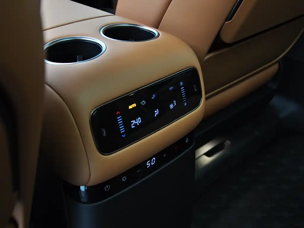 Hongqi Hongqi HQ9 PHEV — миниатюра 12