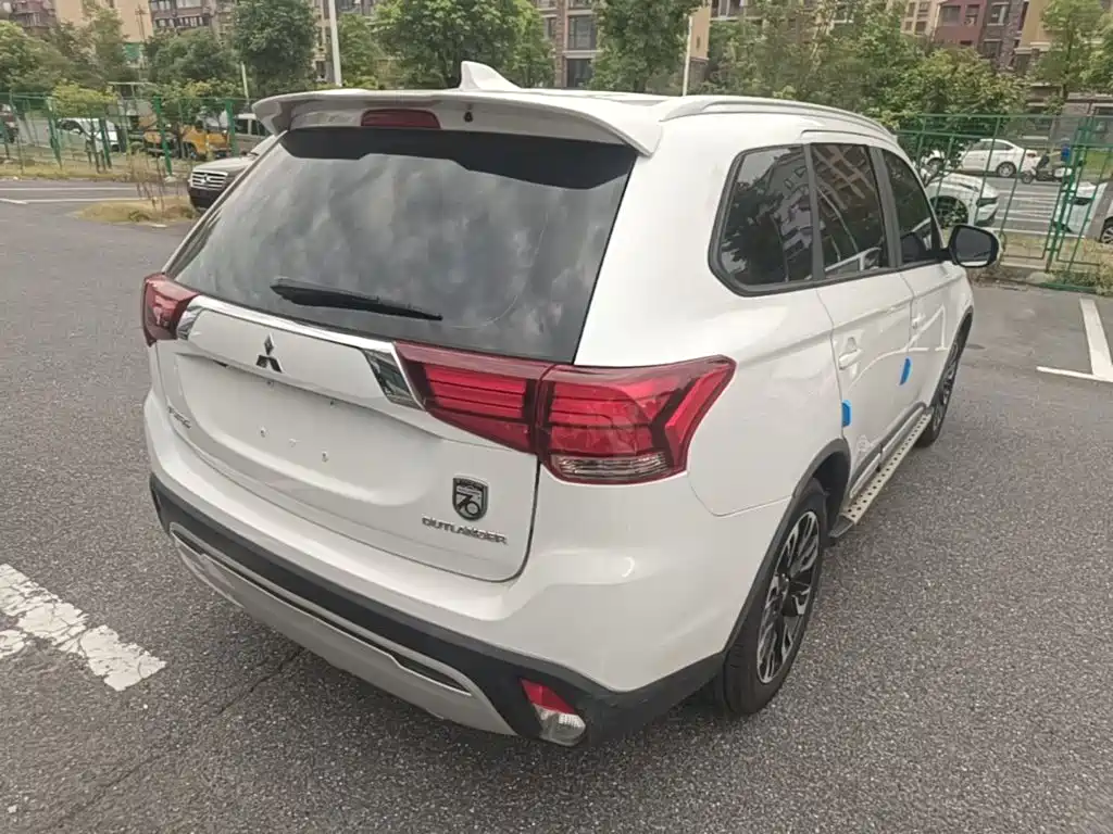Mitsubishi Outlander — миниатюра 7