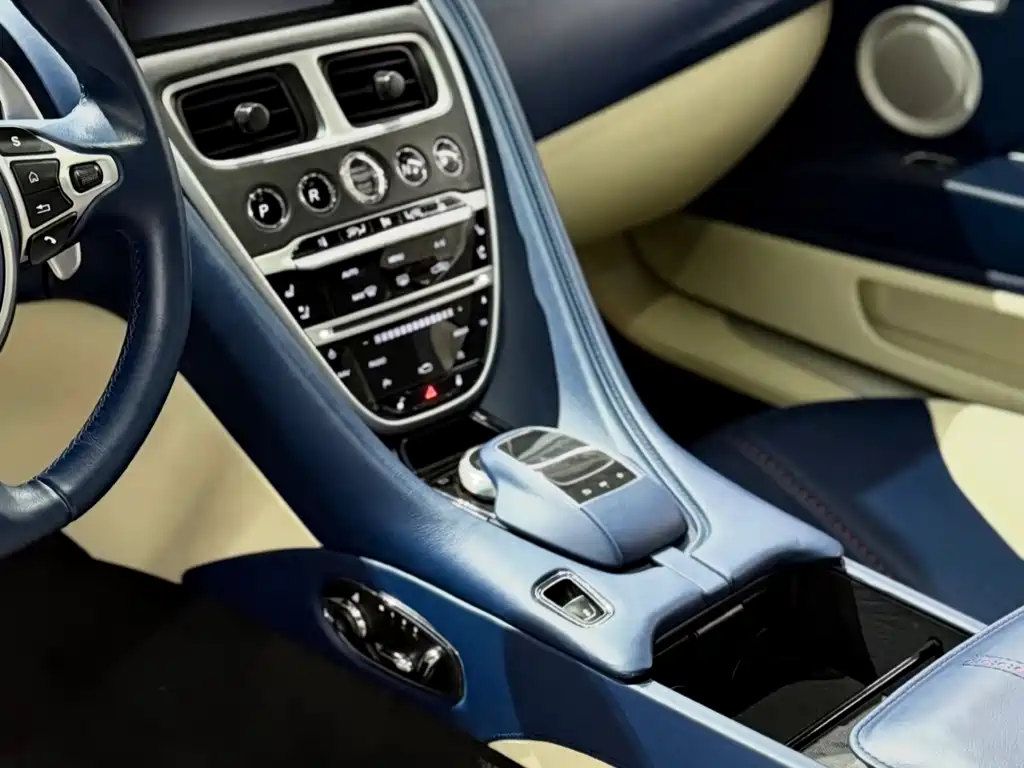 Aston Martin DB11 — миниатюра 7