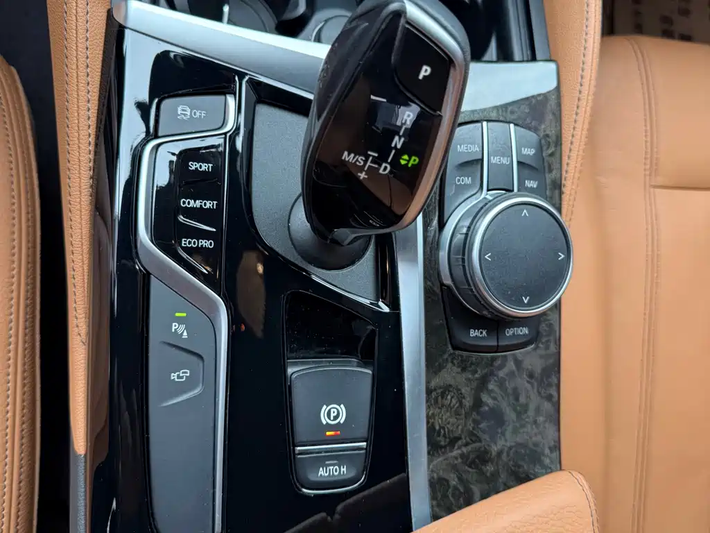 BMW 5 Series — миниатюра 26