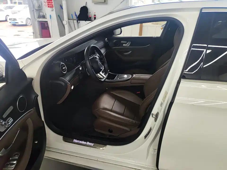 Mercedes-Benz E-Class — миниатюра 7
