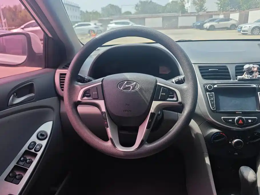 Hyundai Verna — миниатюра 15