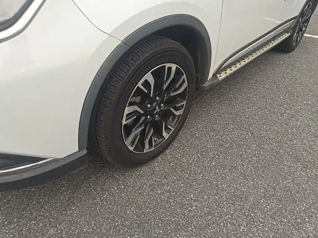 Mitsubishi Outlander — миниатюра 23