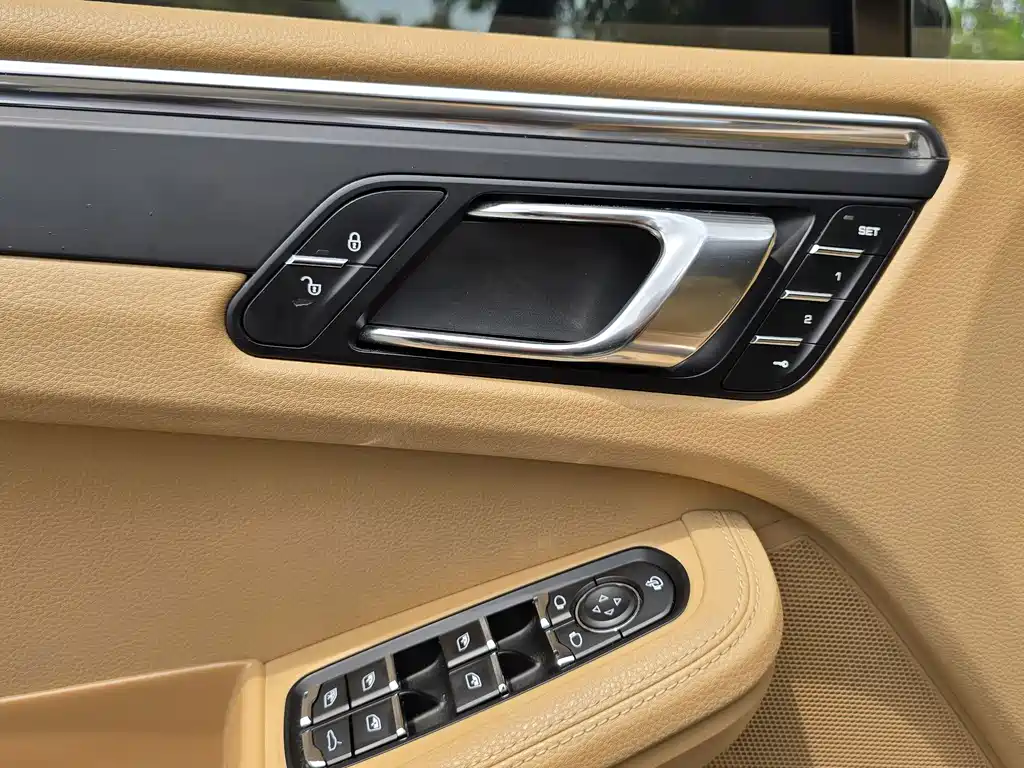 Porsche Macan — миниатюра 16