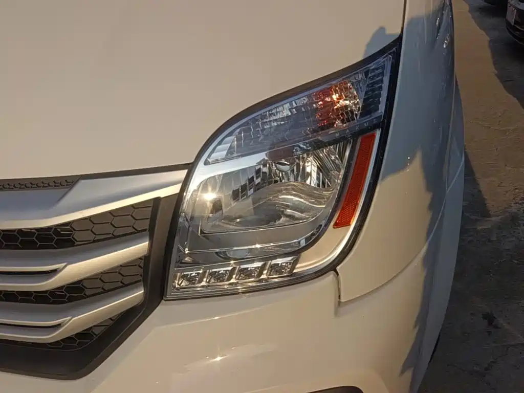 MAXUS V80 — миниатюра 24