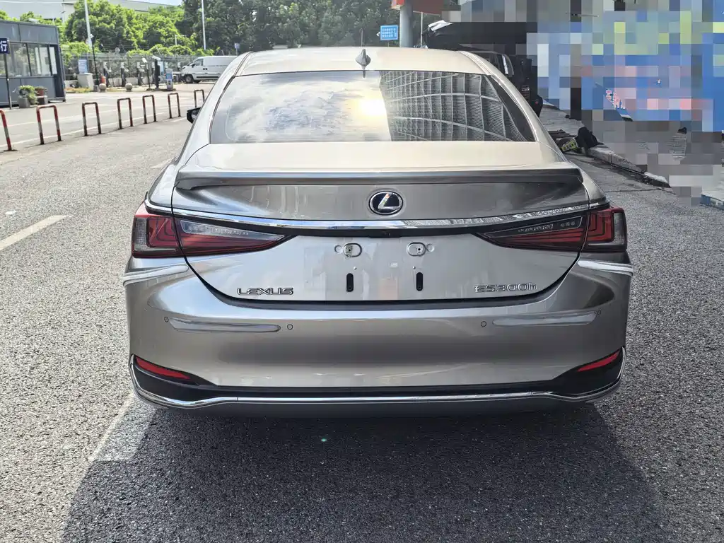 Lexus ES — миниатюра 9