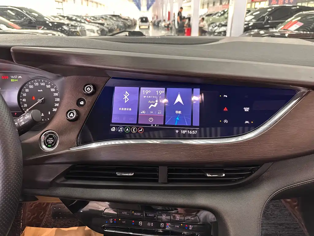 Buick Enclave — миниатюра 11