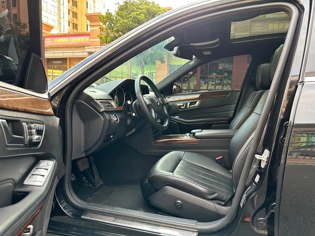 Mercedes-Benz E-Class — миниатюра 11