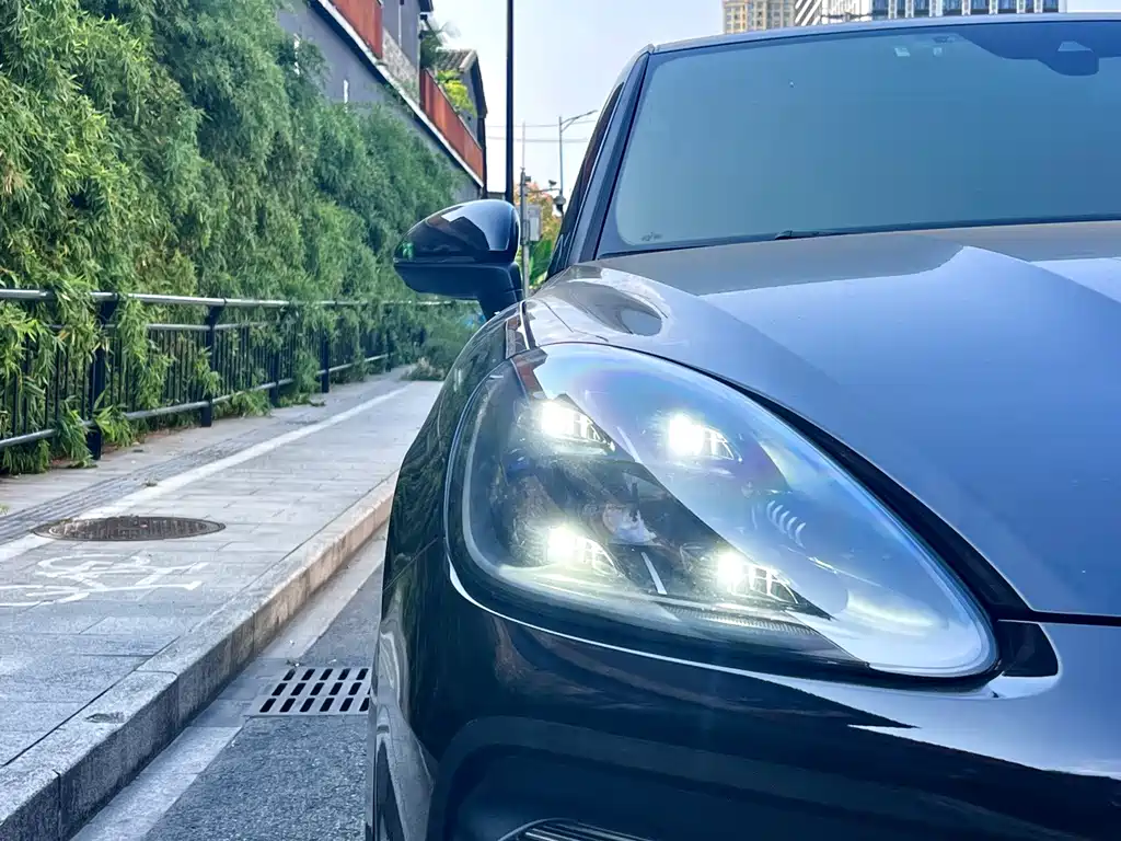 Porsche Cayenne — миниатюра 5