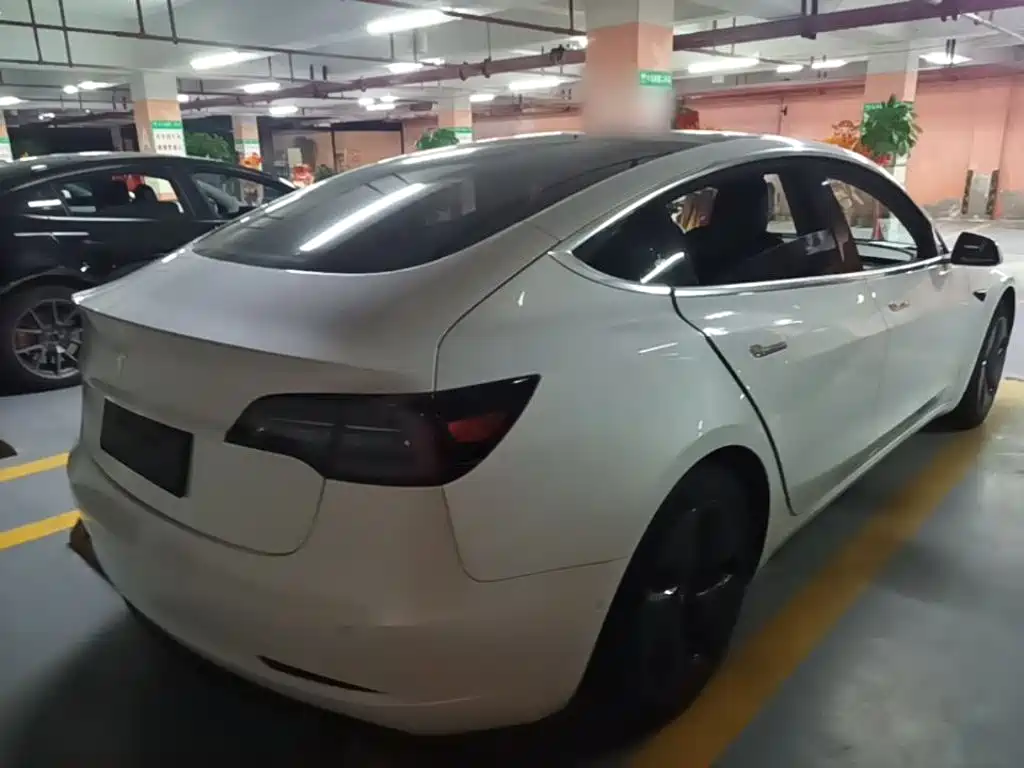 Tesla Model 3 — миниатюра 7
