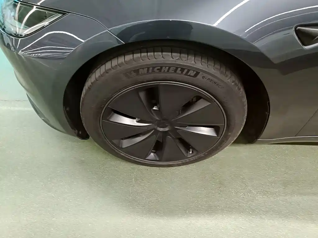 Tesla Model 3 — миниатюра 23
