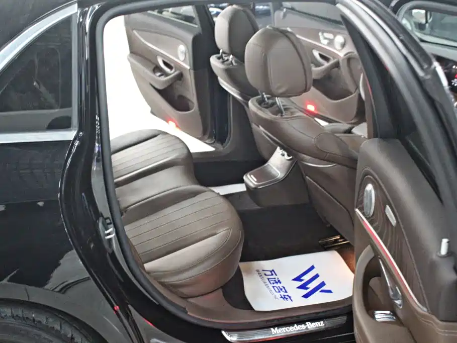 Mercedes-Benz E-Class — миниатюра 11