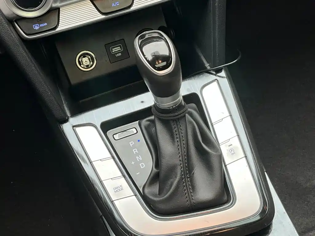 Hyundai Elantra — миниатюра 21