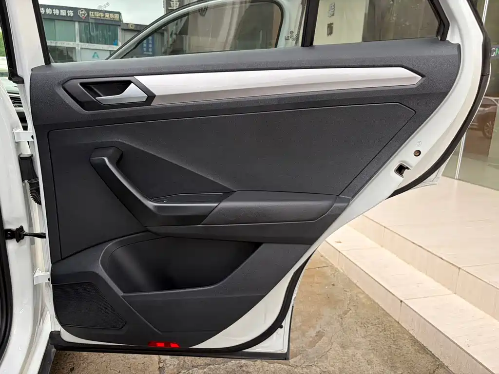 Volkswagen T-Roc — миниатюра 17