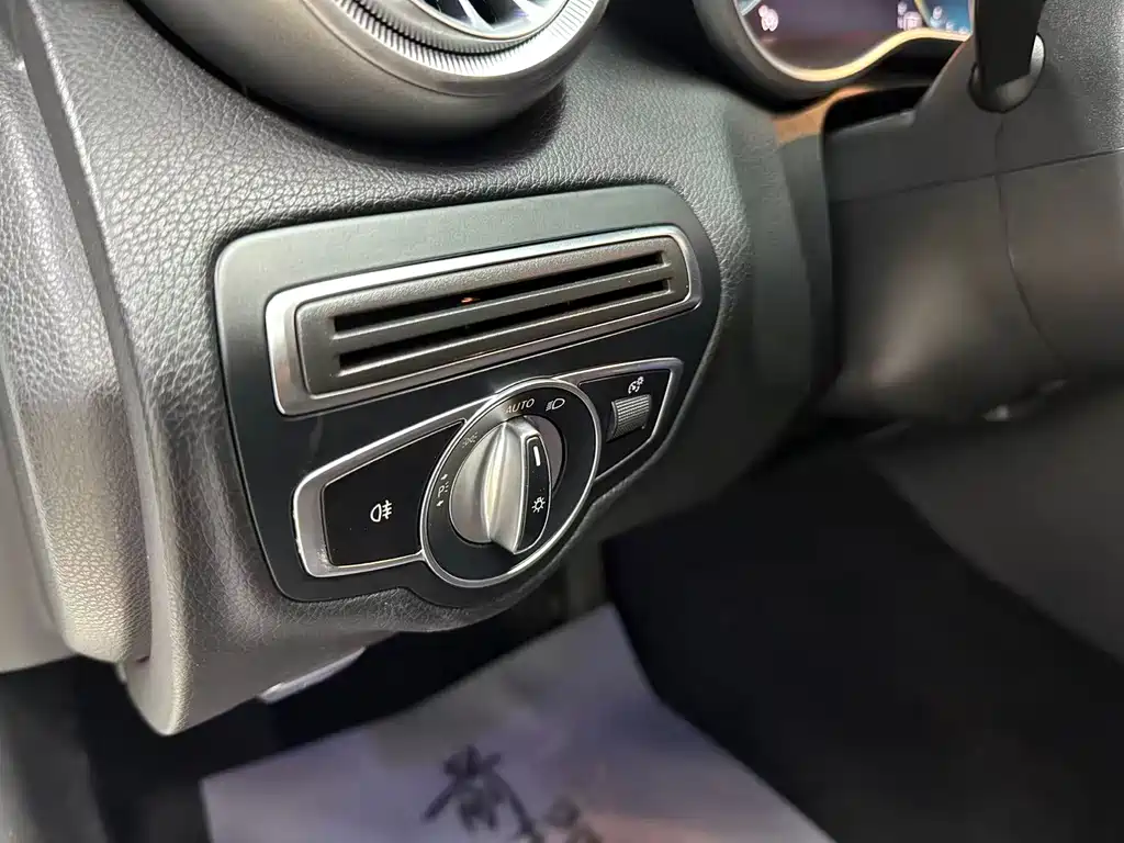 Mercedes-Benz C-Class — миниатюра 13