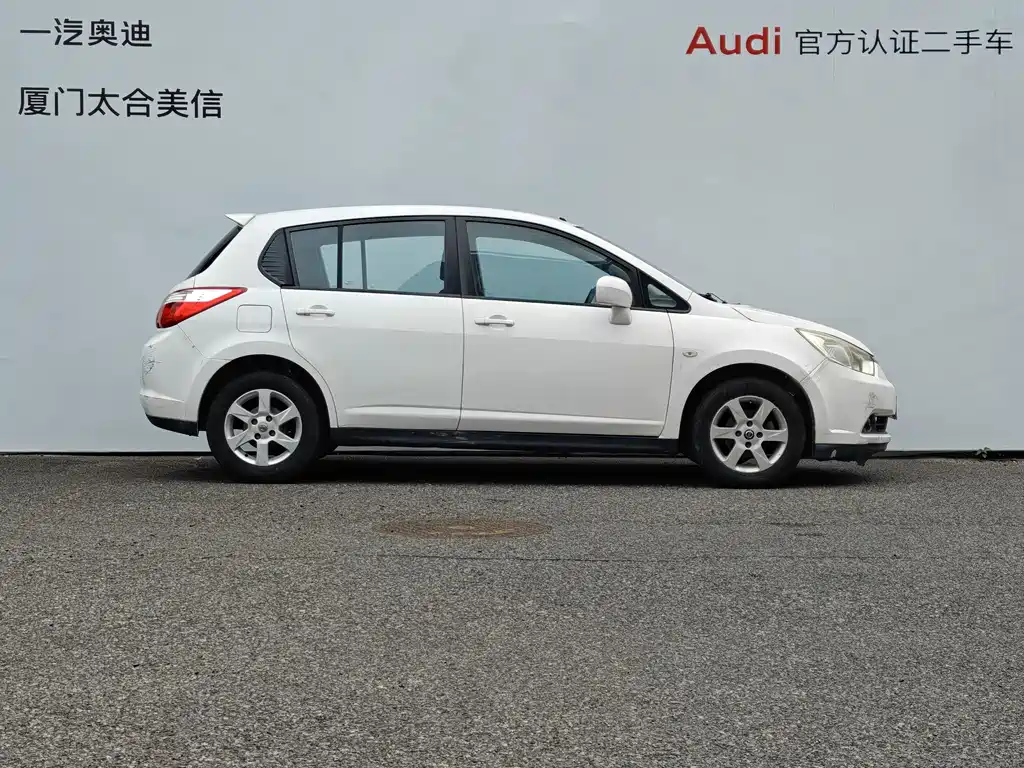 Venucia R50 2013 1.6L AT Fashion