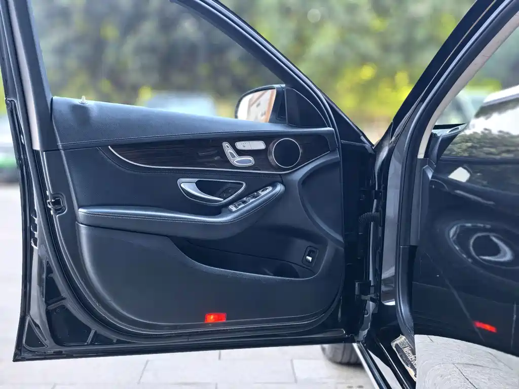 Mercedes-Benz C-Class — миниатюра 12