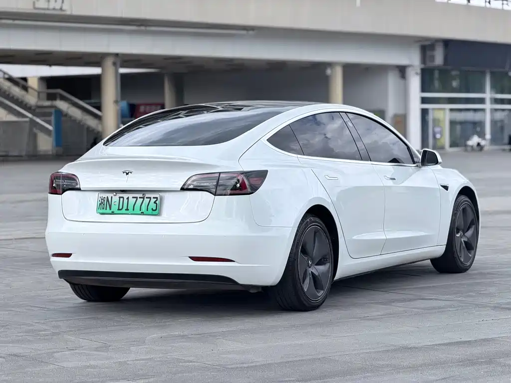 Tesla Model 3 — миниатюра 4