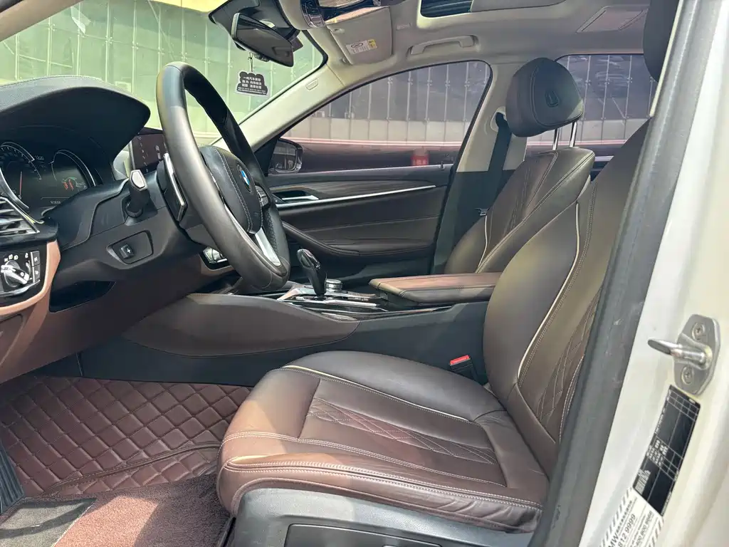 BMW 5 Series — миниатюра 7