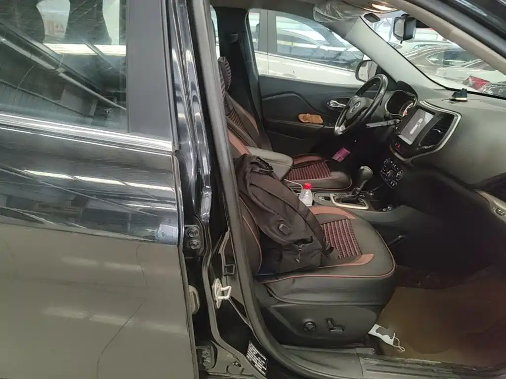 Jeep Cherokee — миниатюра 25