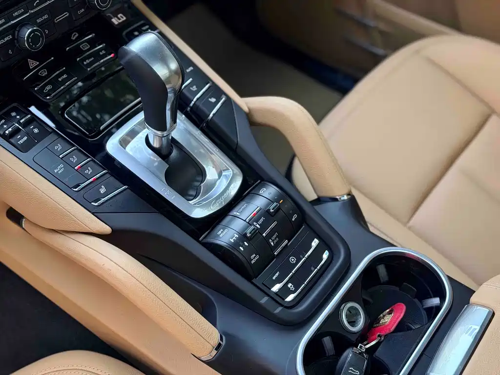 Porsche Cayenne — миниатюра 4