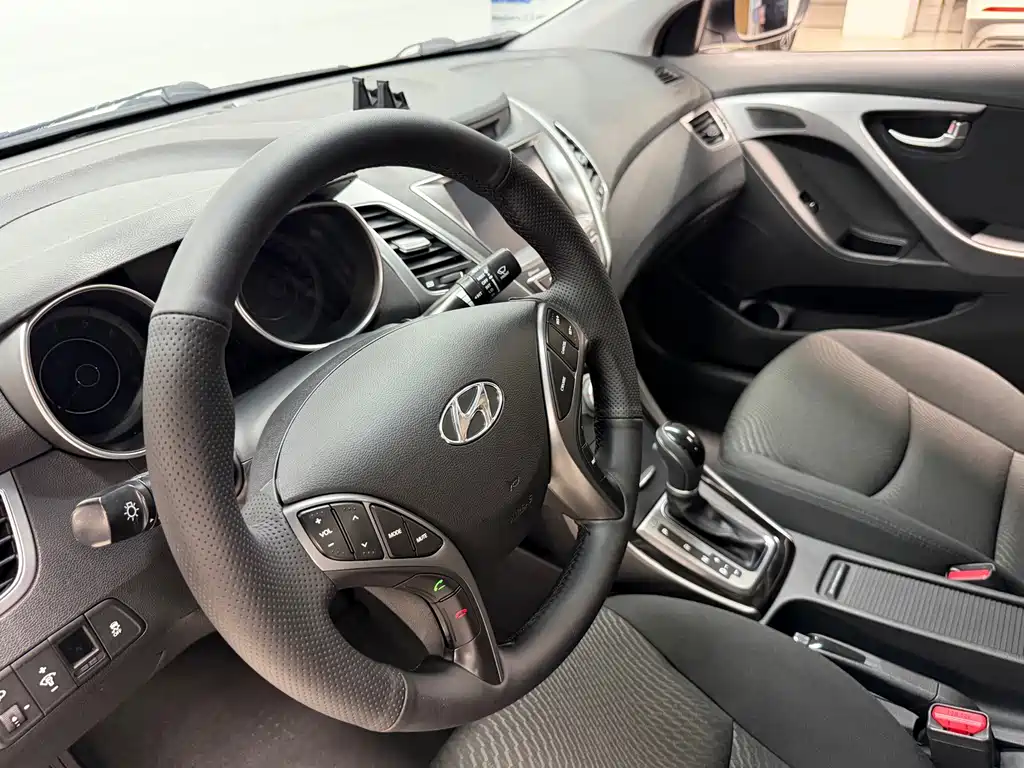 Hyundai Elantra Langdong — миниатюра 7