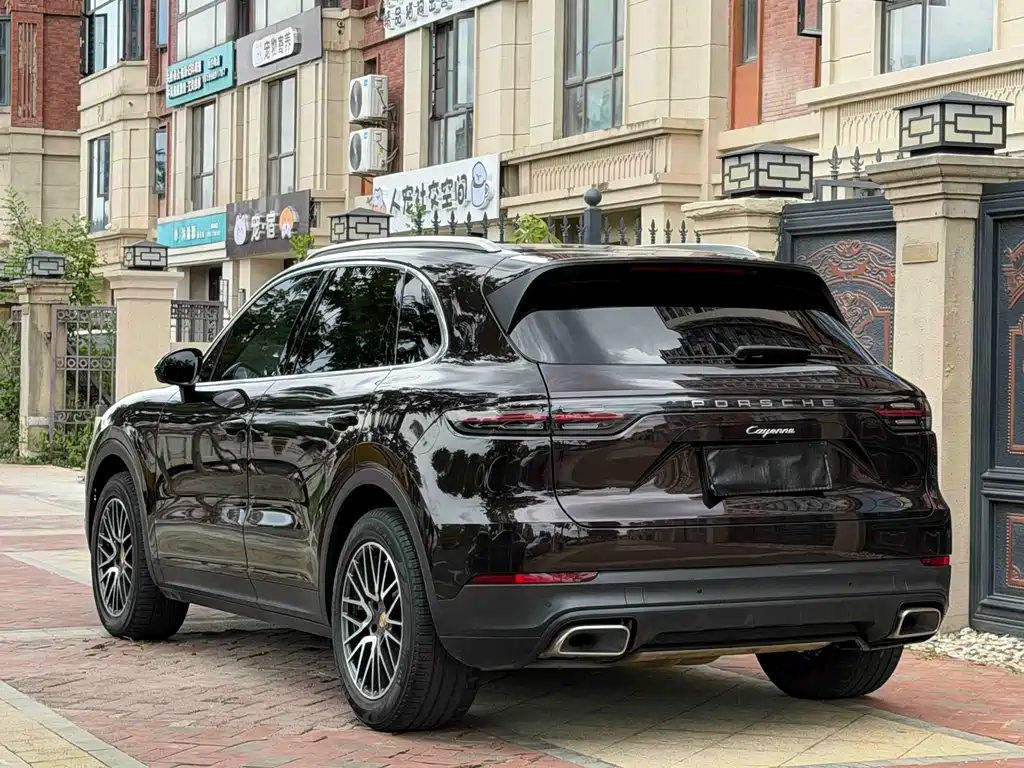 Porsche Cayenne — миниатюра 9