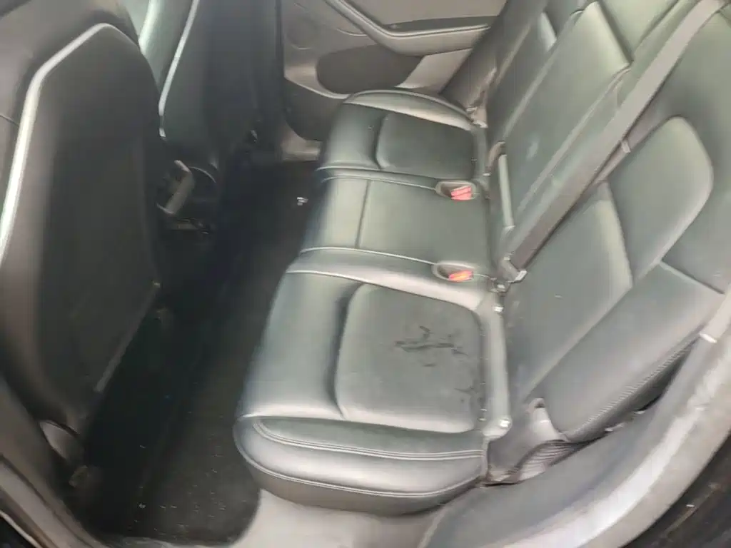 Tesla Model Y — миниатюра 17