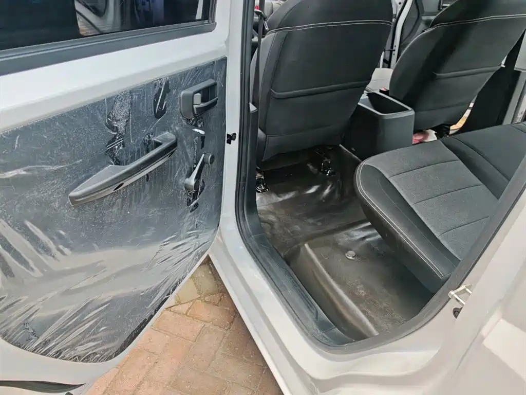 Wuling Hongguang Plus PLUS 2020 1.5L MT 5 мест