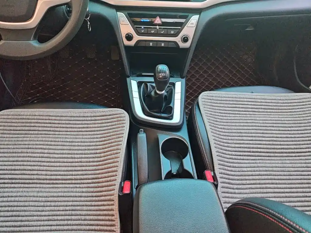 Hyundai Elantra — миниатюра 14