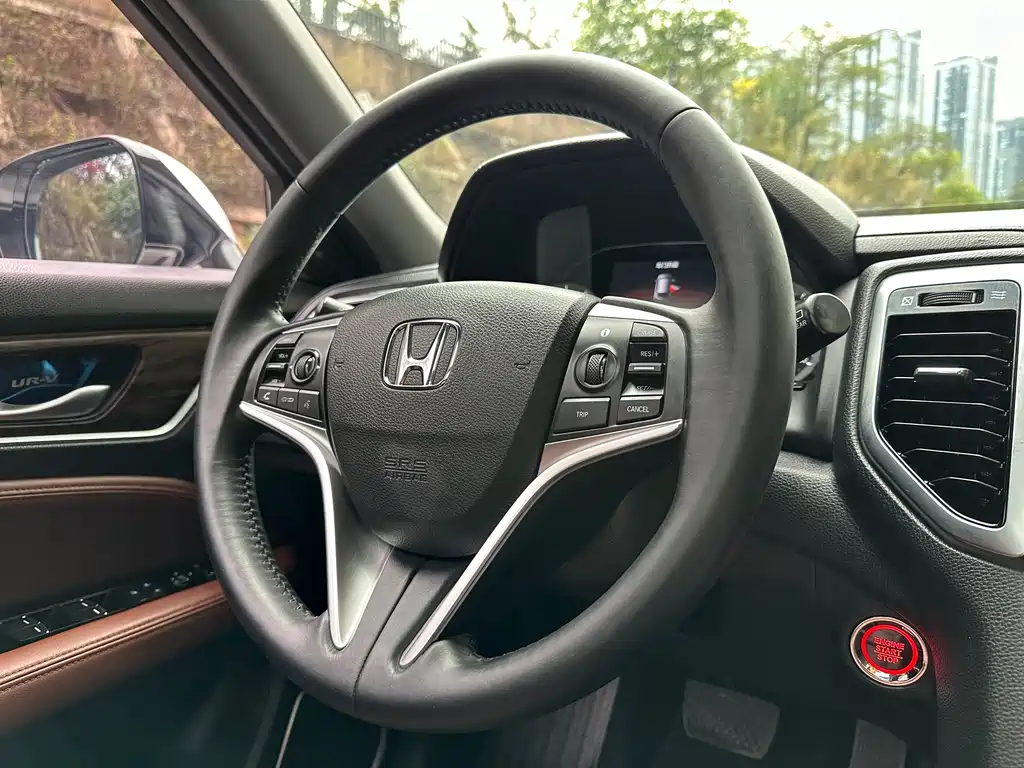HONDA UR V