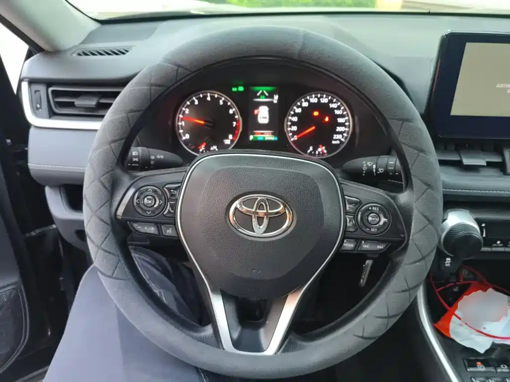 Toyota RAV4 — миниатюра 12