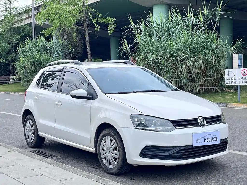Volkswagen Polo 2014 1.4L MT