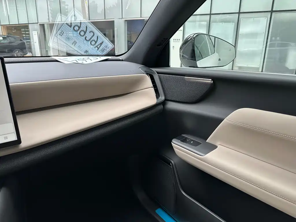 Volvo XC70 PHEV — миниатюра 11