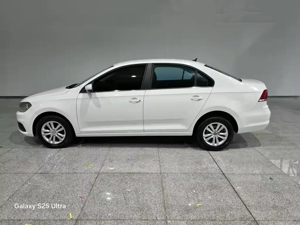 Volkswagen Santana — миниатюра 2