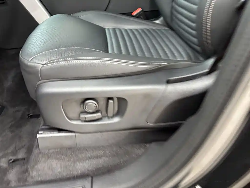 Land Rover Discovery — миниатюра 13
