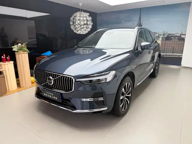 VOLVO XC60 2025