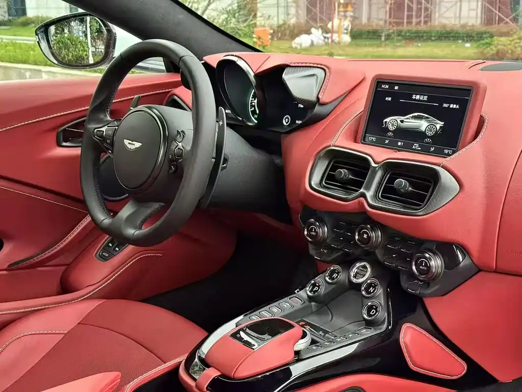 ASTON MARTIN V8 VANTAGE