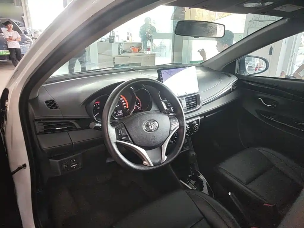 Toyota Yaris L — миниатюра 10