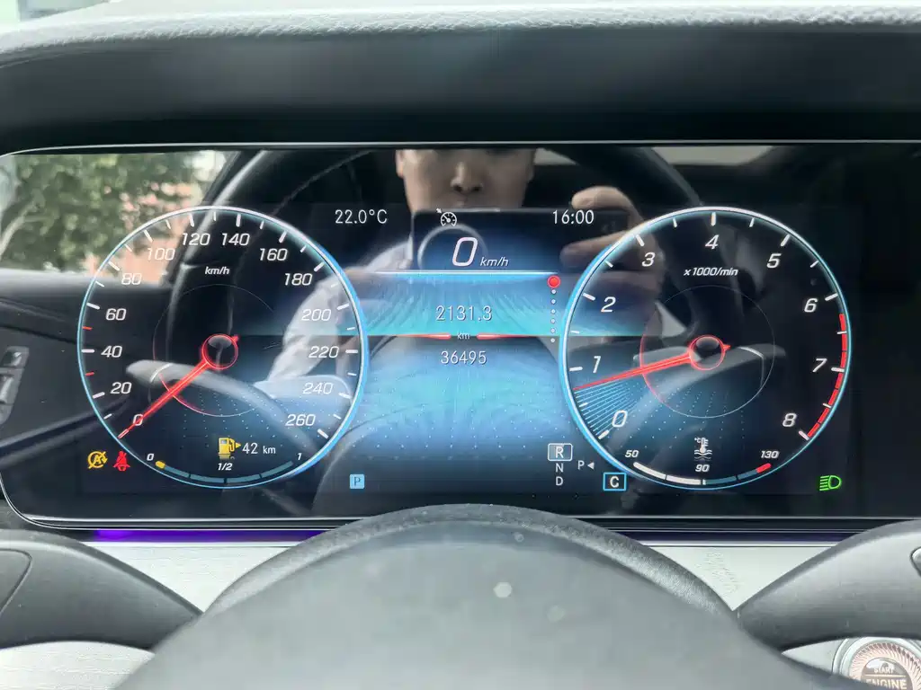 Mercedes-Benz E-Class — миниатюра 10