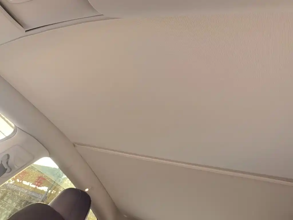 Tesla Model Y — миниатюра 18