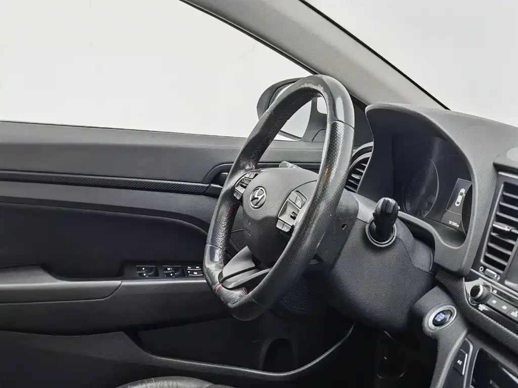 Hyundai Elantra — миниатюра 22