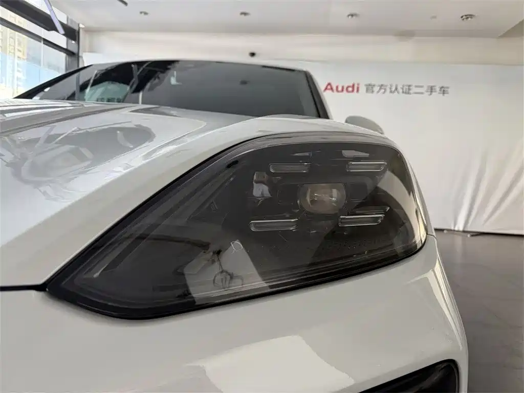 Porsche Cayenne Hybrid — миниатюра 11
