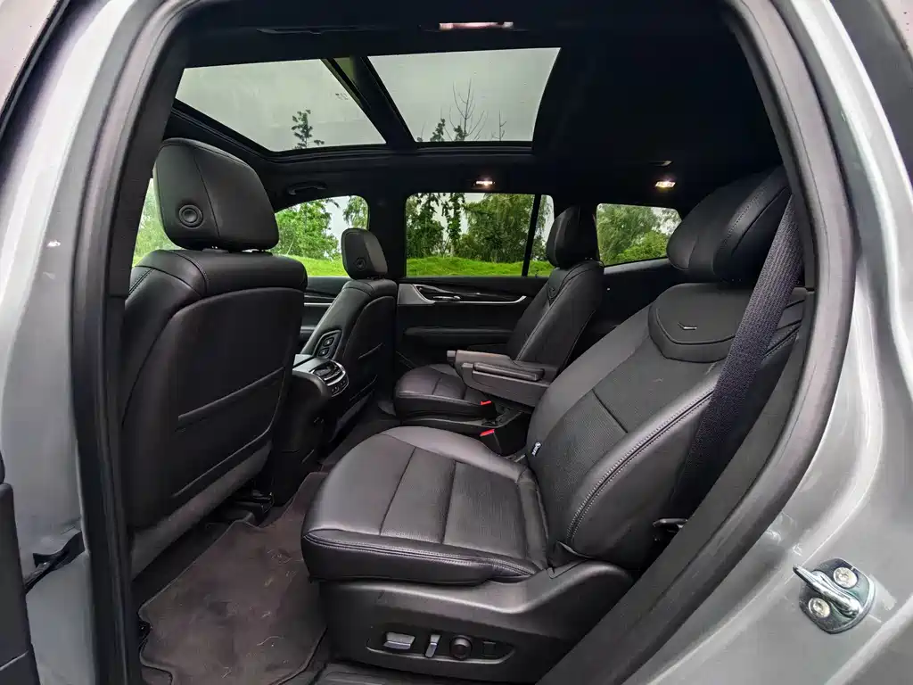 Cadillac XT6 2025 2.0T мест Luxury Executive