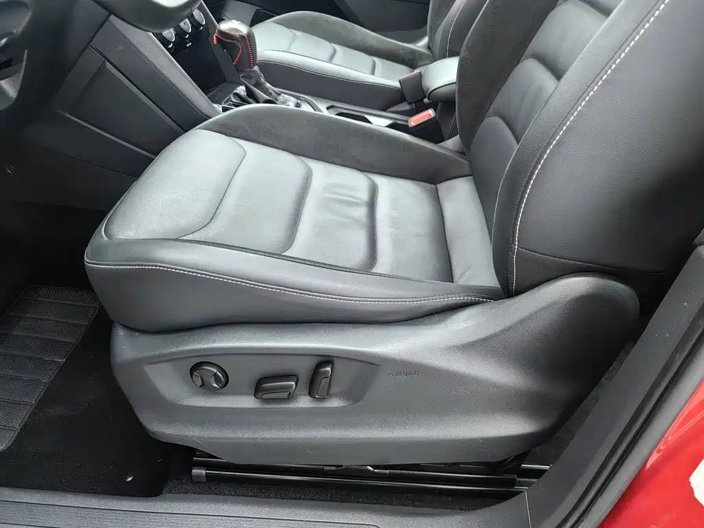 Volkswagen Tiguan L — миниатюра 20