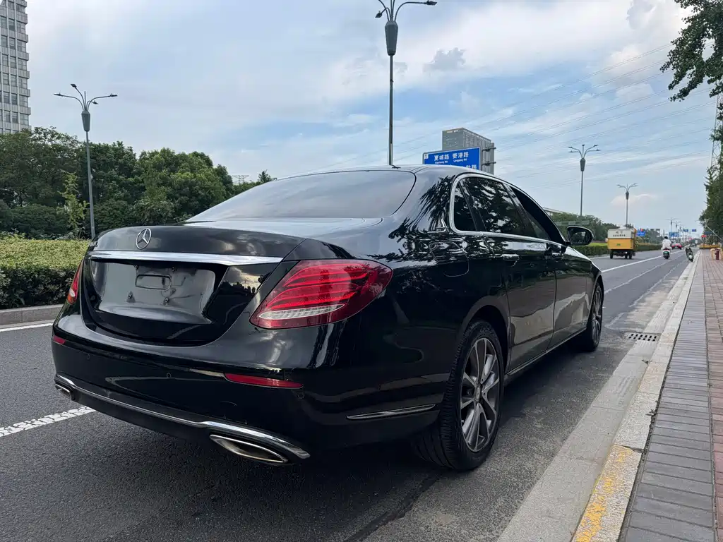 Mercedes-Benz E-Class — миниатюра 5
