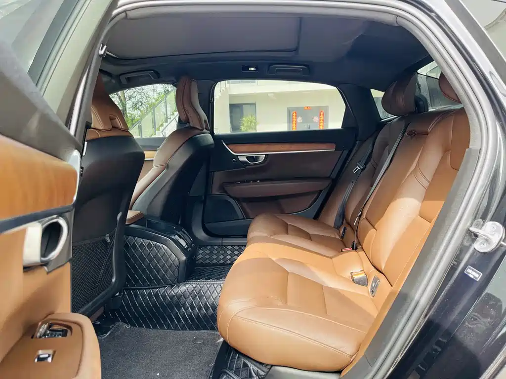 Volvo S90 2024 B5 Luxury